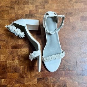 Flower strap chunky heeled sandal with pearl accents| size 9